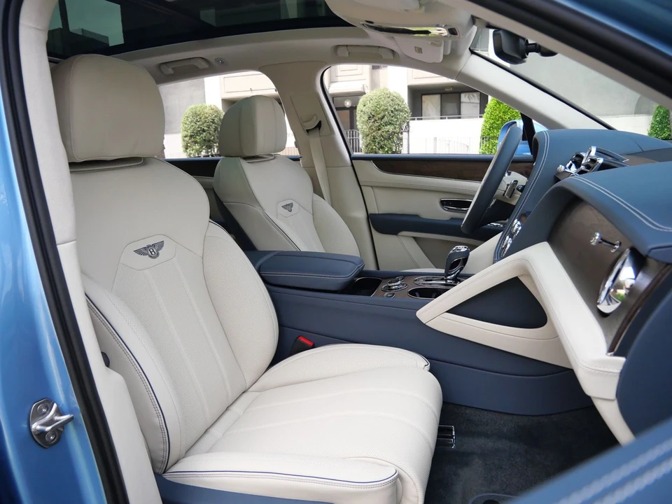 2026 Bentley Bentayga - Image 24 of 26