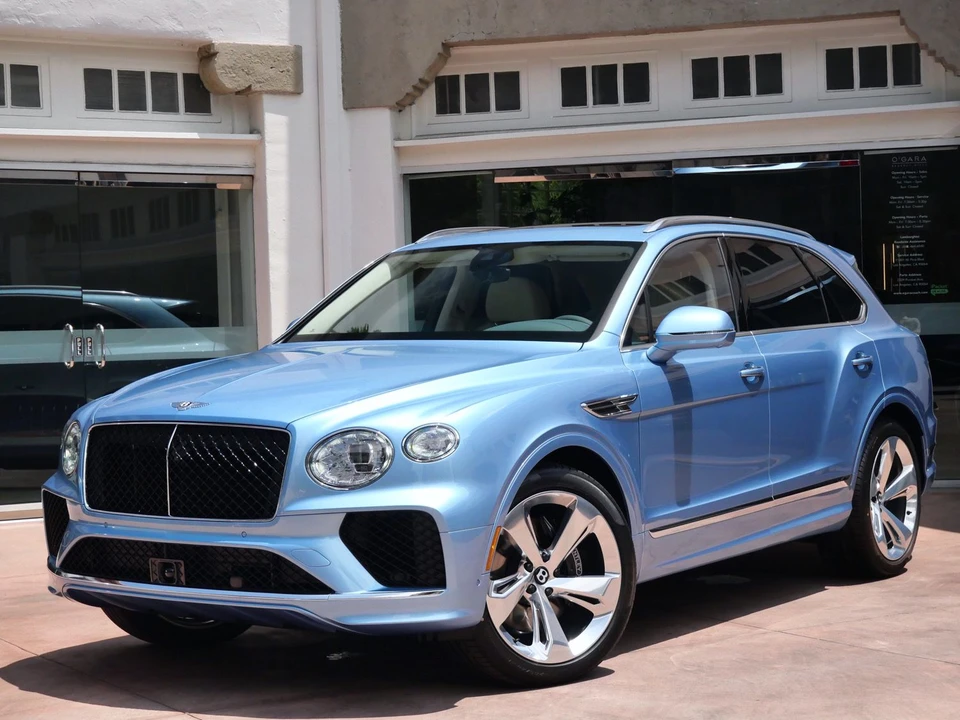 2026 Bentley Bentayga - Image 11 of 26