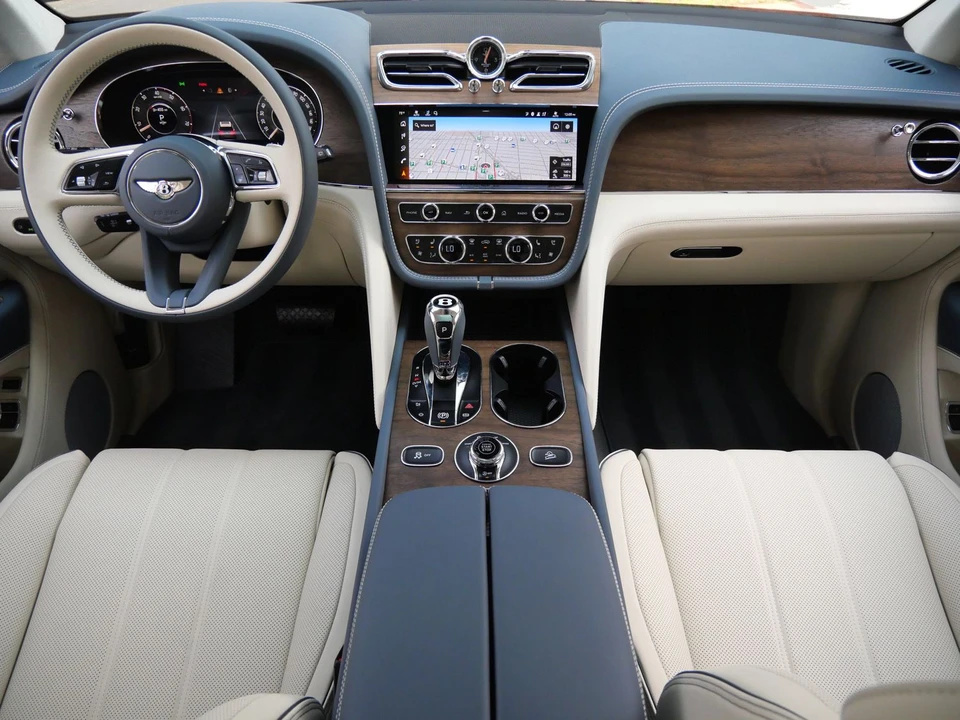 2026 Bentley Bentayga - Image 4 of 26