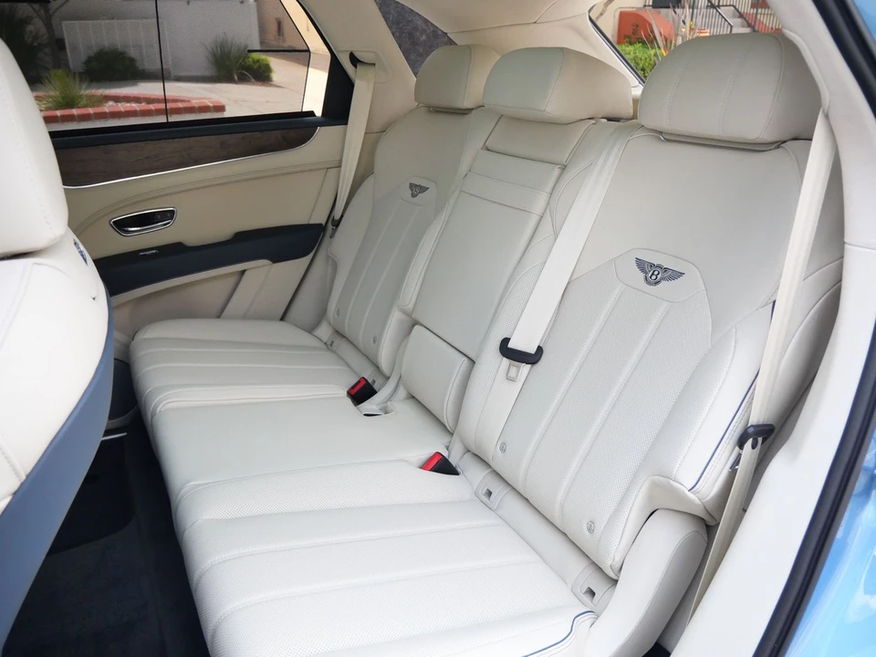 2026 Bentley Bentayga - Image 21 of 26