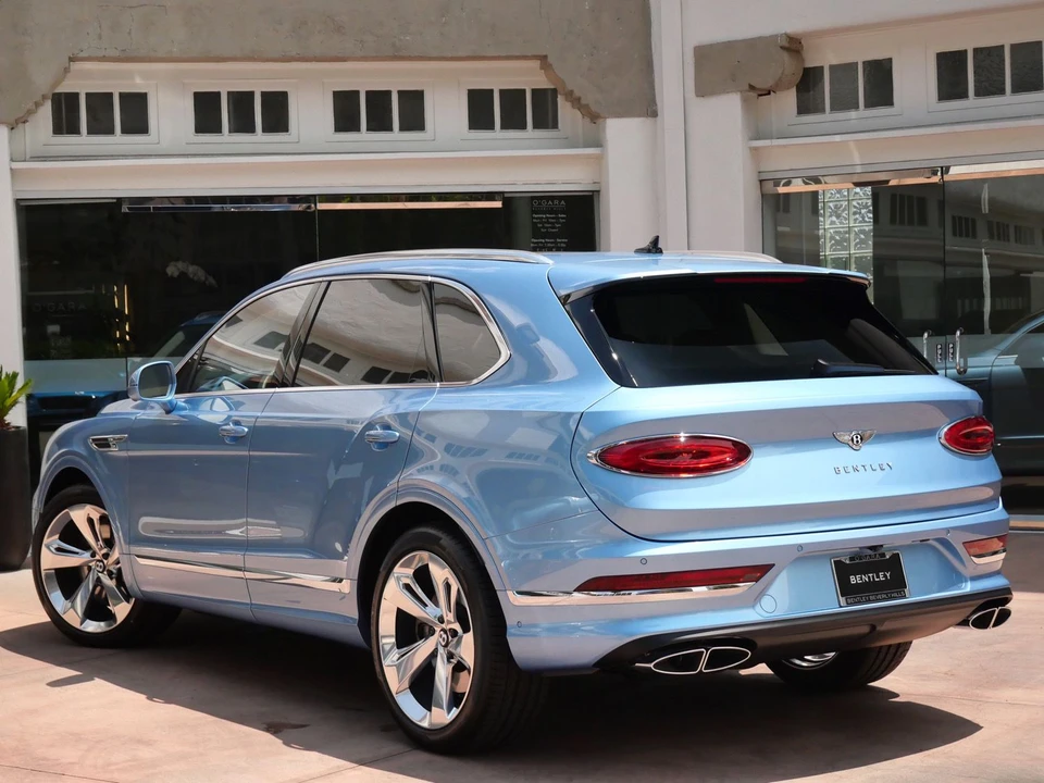 2026 Bentley Bentayga - Image 3 of 26