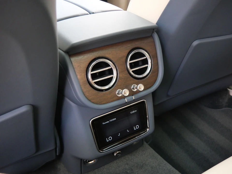 2026 Bentley Bentayga - Image 22 of 26