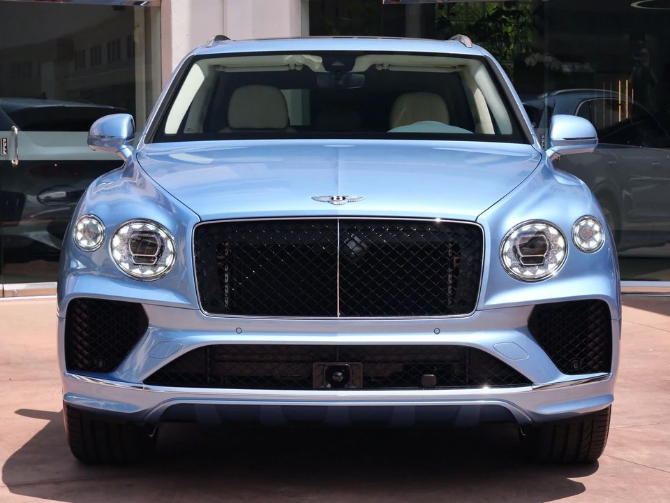 2026 Bentley Bentayga - Image 10 of 26