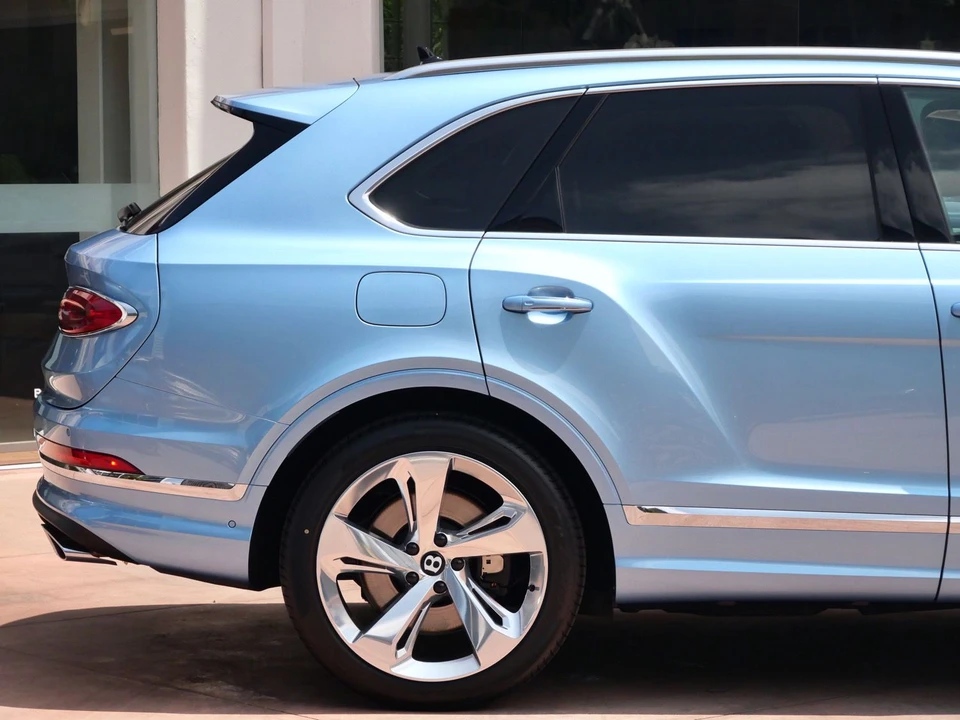 2026 Bentley Bentayga - Image 9 of 26