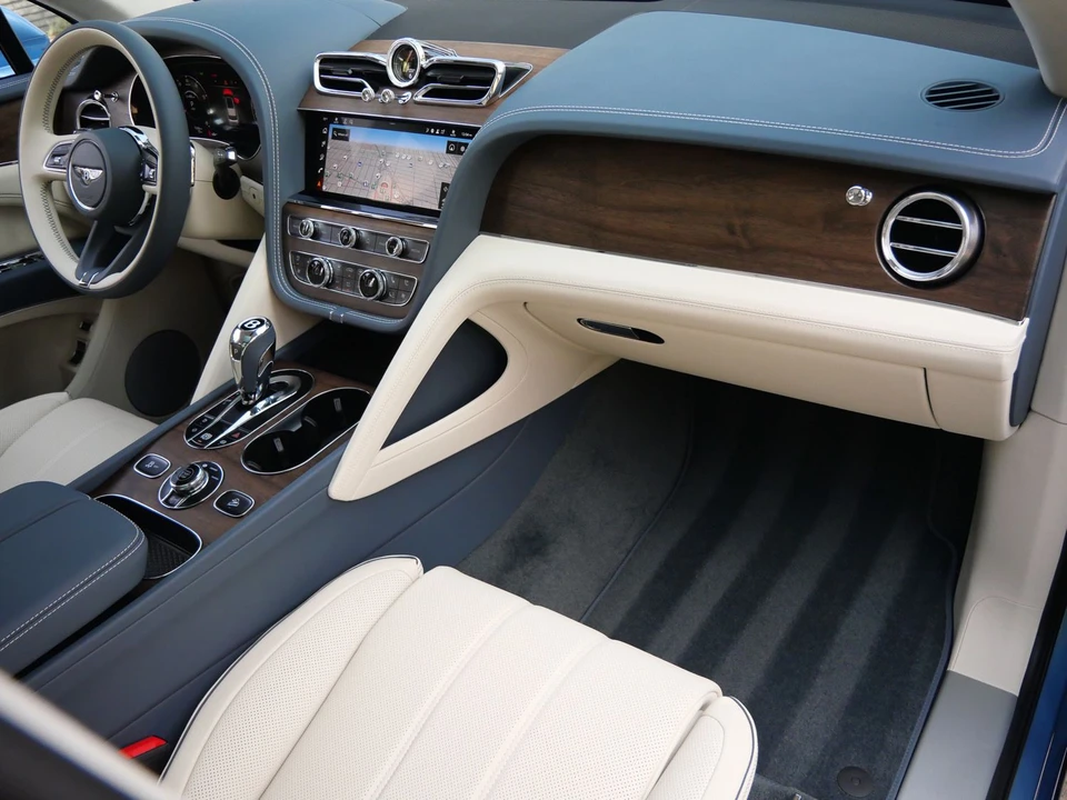 2026 Bentley Bentayga - Image 2 of 26
