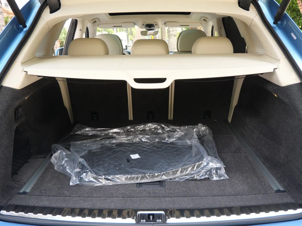 2026 Bentley Bentayga - Image 23 of 26