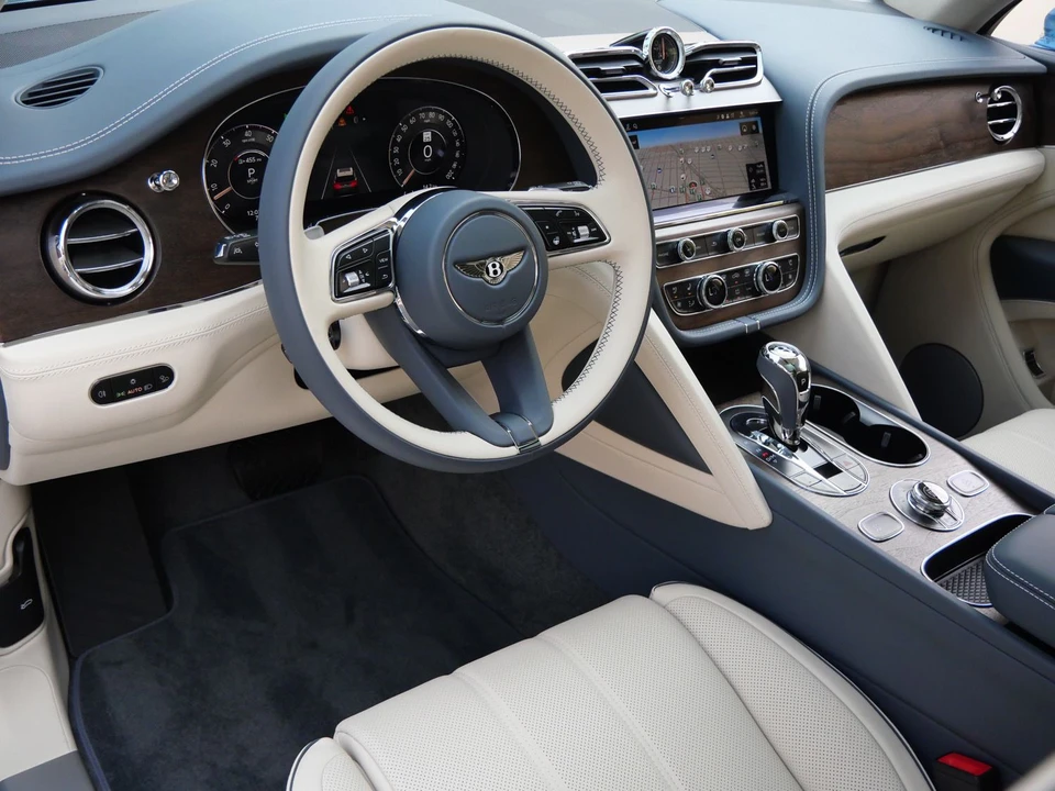 2026 Bentley Bentayga - Image 12 of 26