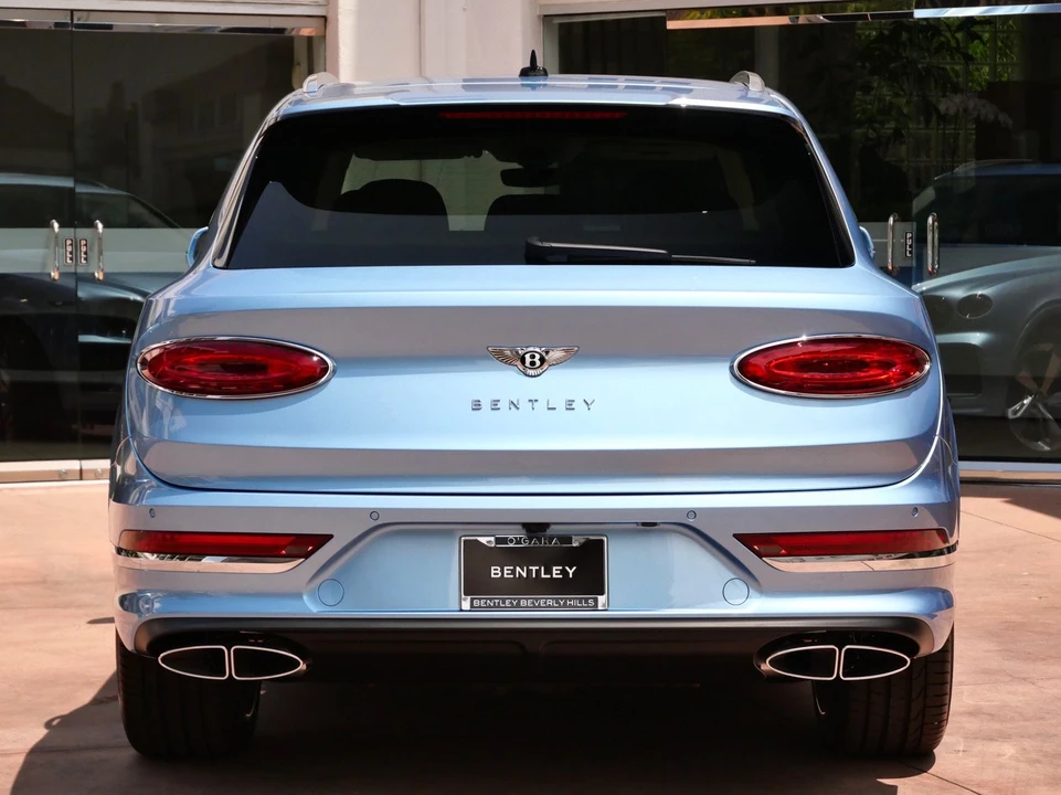 2026 Bentley Bentayga - Image 7 of 26