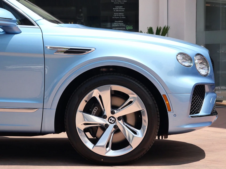 2026 Bentley Bentayga - Image 6 of 26