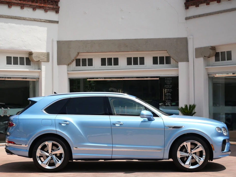 2026 Bentley Bentayga - Image 5 of 26
