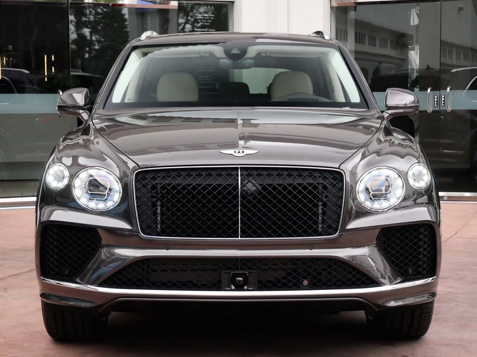 2026 Bentley Bentayga - Image 9 of 25