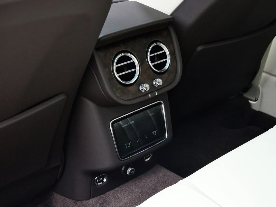 2026 Bentley Bentayga - Image 18 of 25