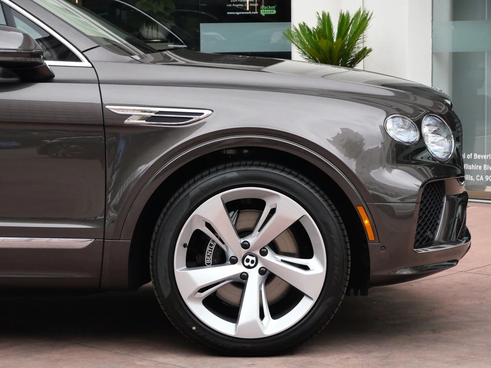 2026 Bentley Bentayga - Image 6 of 25