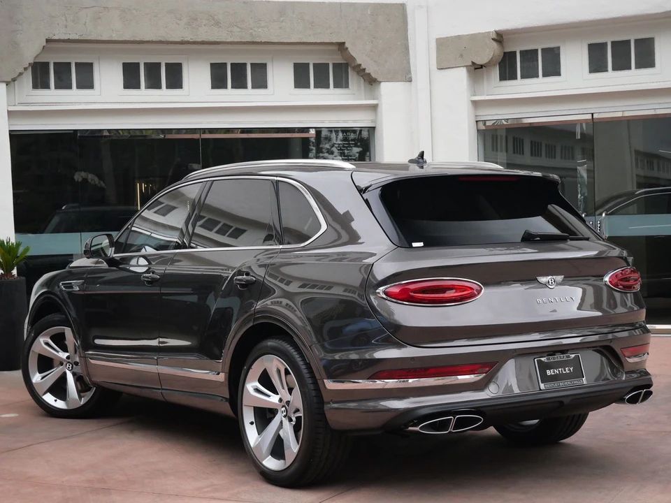 2026 Bentley Bentayga - Image 3 of 25