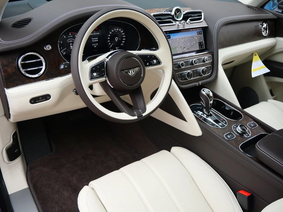 2026 Bentley Bentayga - Image 11 of 25