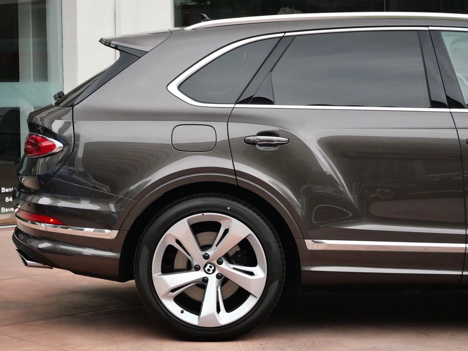 2026 Bentley Bentayga - Image 8 of 25
