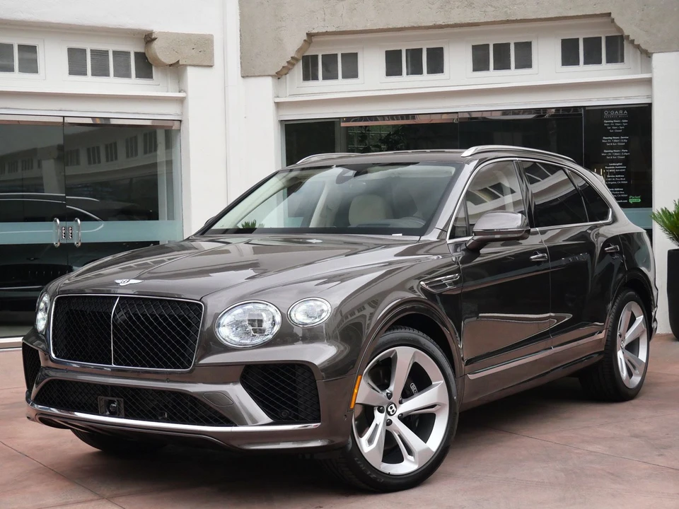 2026 Bentley Bentayga - Image 10 of 25
