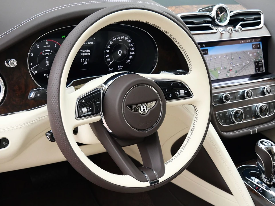 2026 Bentley Bentayga - Image 12 of 25