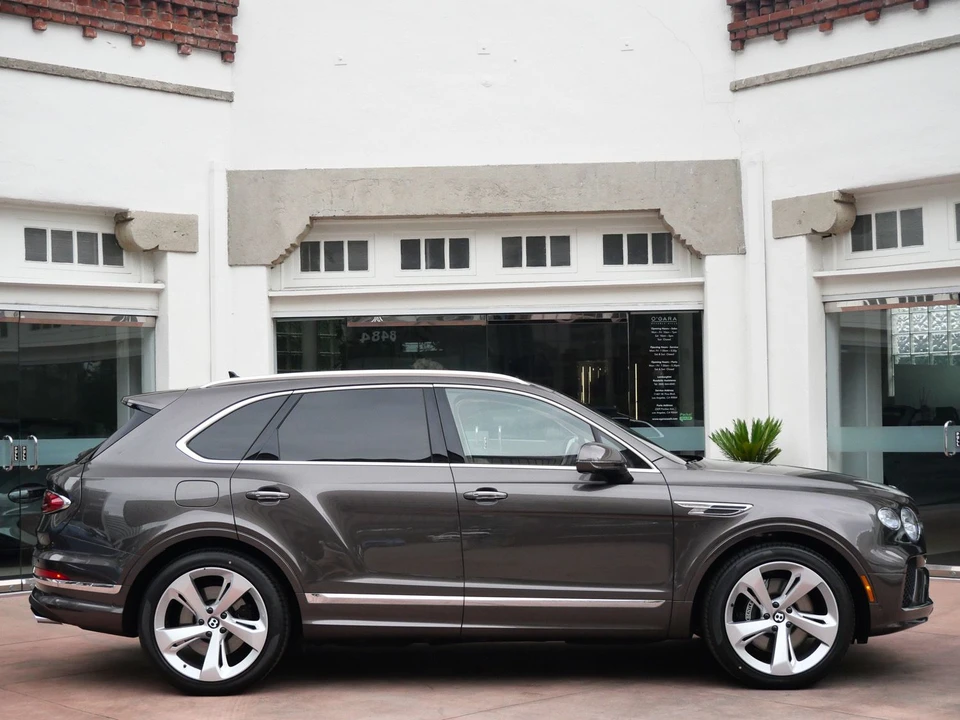 2026 Bentley Bentayga - Image 5 of 25