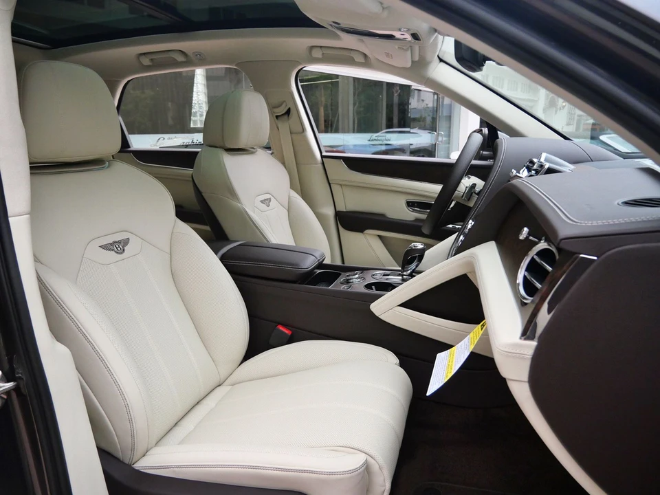 2026 Bentley Bentayga - Image 22 of 25