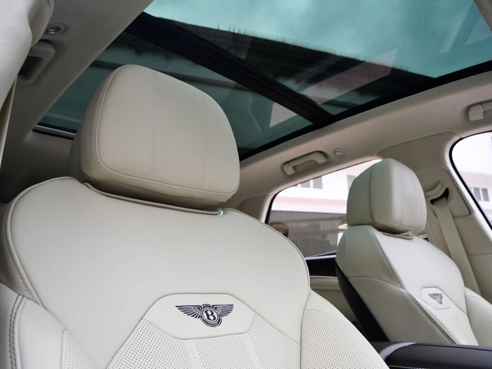 2026 Bentley Bentayga - Image 23 of 25