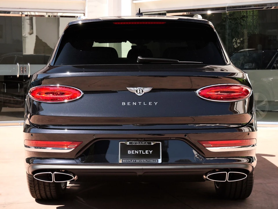 2026 Bentley Bentayga - Image 7 of 26