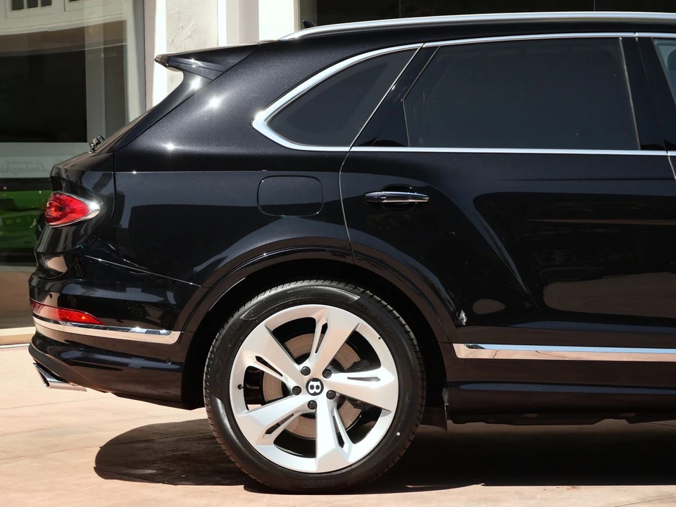2026 Bentley Bentayga - Image 9 of 26