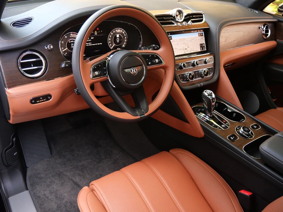 2026 Bentley Bentayga - Image 12 of 26
