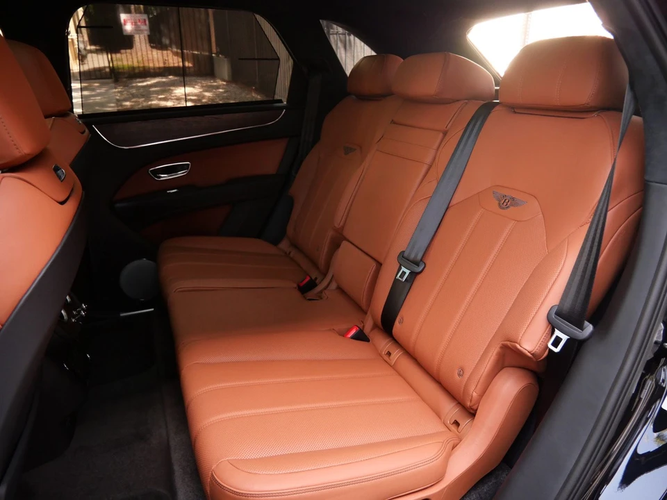 2026 Bentley Bentayga - Image 21 of 26