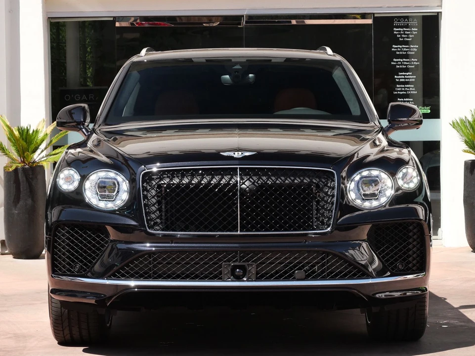 2026 Bentley Bentayga - Image 10 of 26