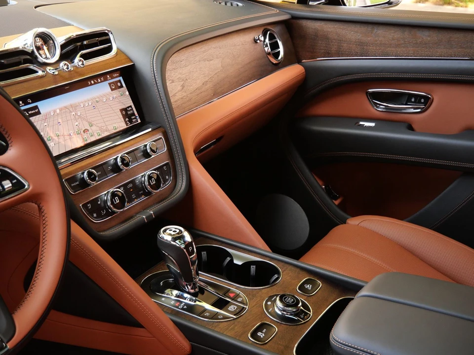 2026 Bentley Bentayga - Image 14 of 26
