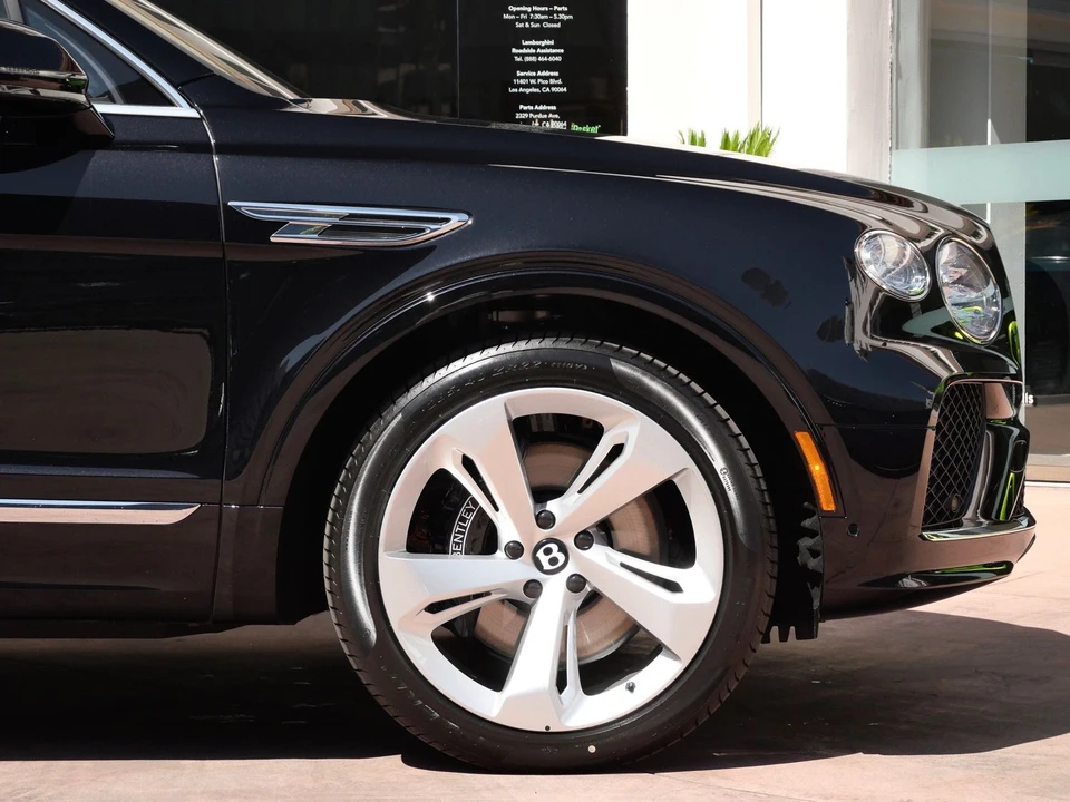2026 Bentley Bentayga - Image 6 of 26