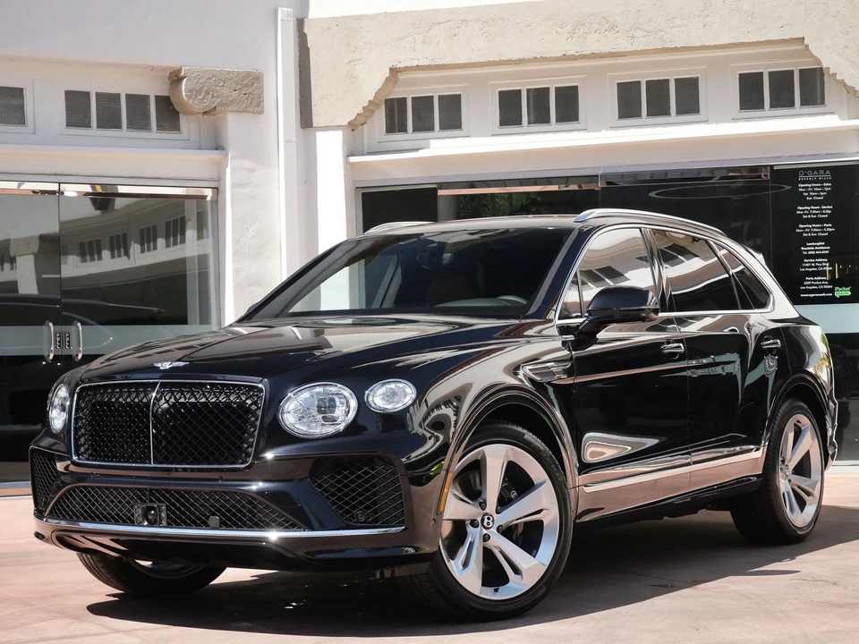 2026 Bentley Bentayga - Image 11 of 26