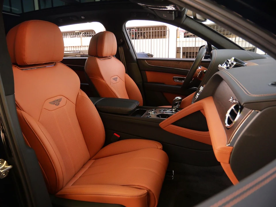 2026 Bentley Bentayga - Image 24 of 26