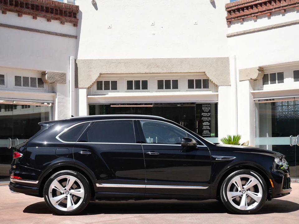 2026 Bentley Bentayga - Image 5 of 26