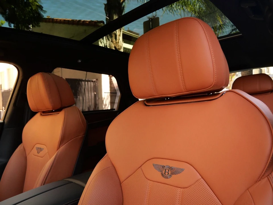 2026 Bentley Bentayga - Image 17 of 26