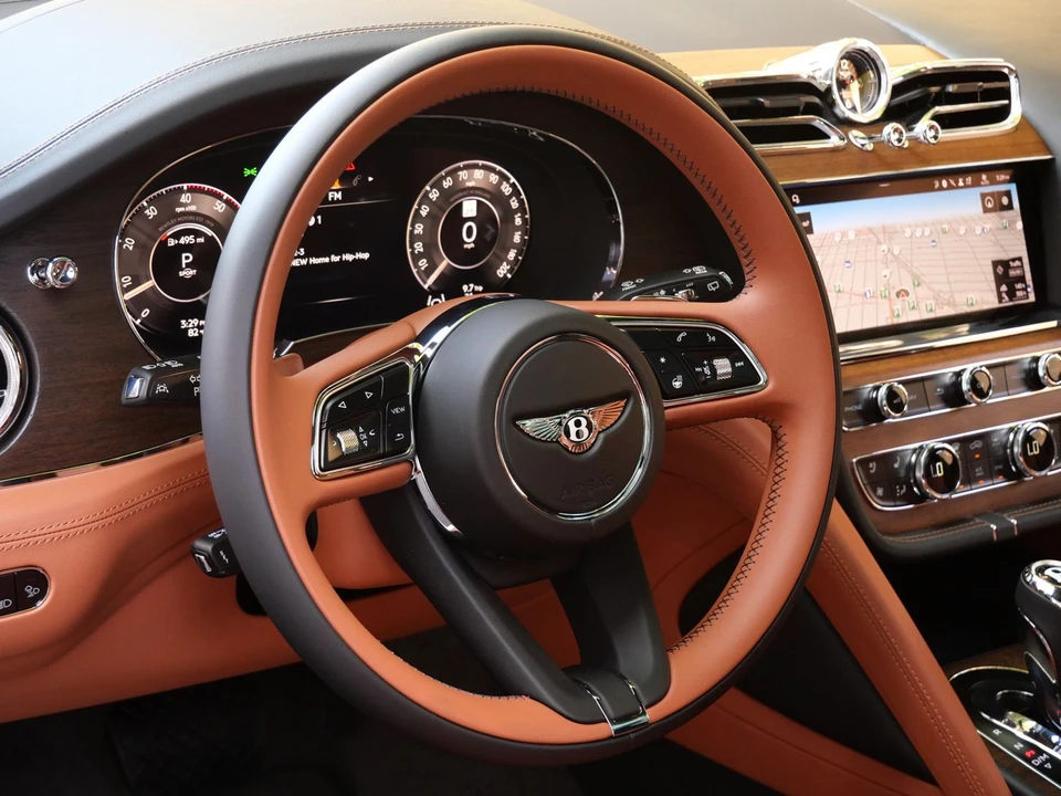 2026 Bentley Bentayga - Image 13 of 26