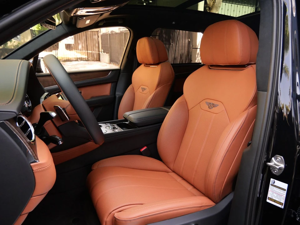 2026 Bentley Bentayga - Image 16 of 26