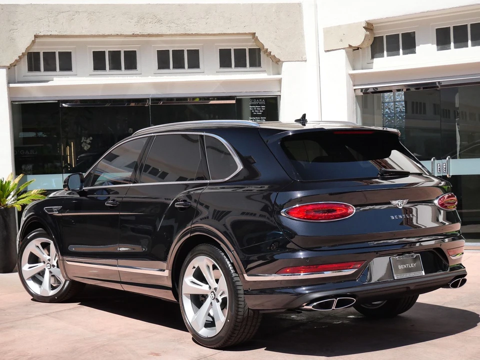 2026 Bentley Bentayga - Image 3 of 26