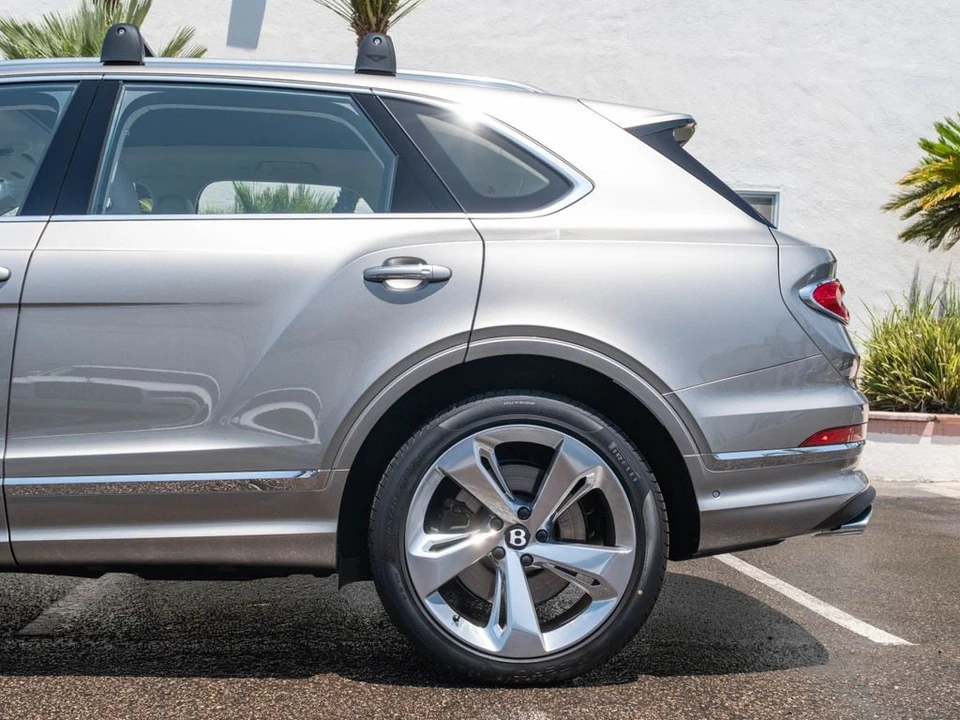 2026 Bentley Bentayga - Image 31 of 31