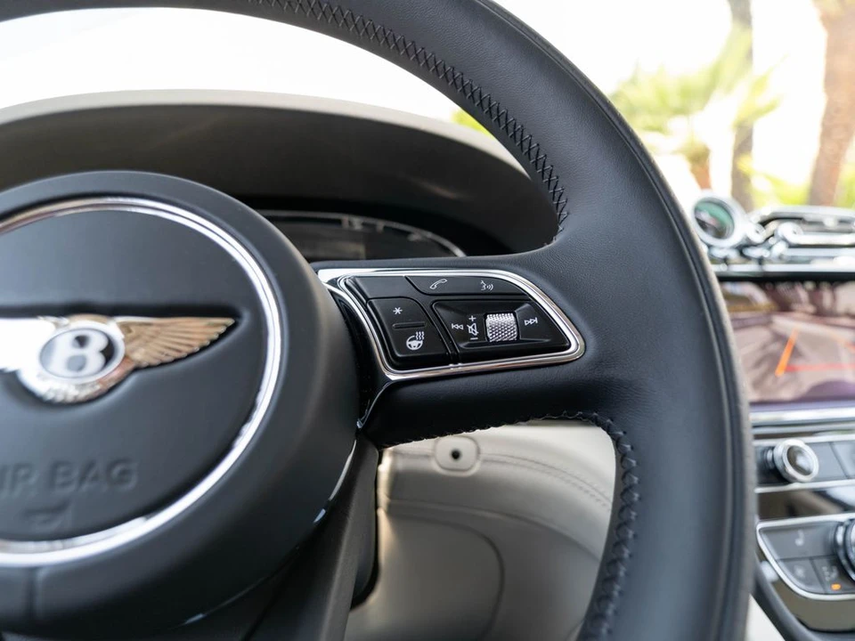 2026 Bentley Bentayga - Image 9 of 31