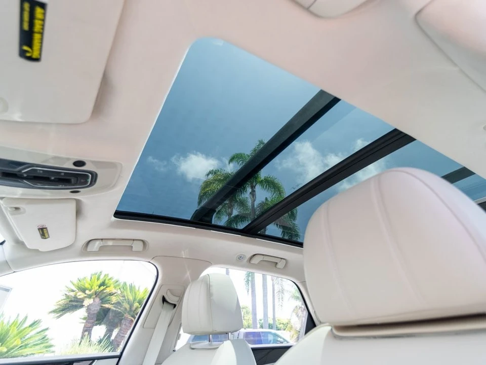 2026 Bentley Bentayga - Image 16 of 31