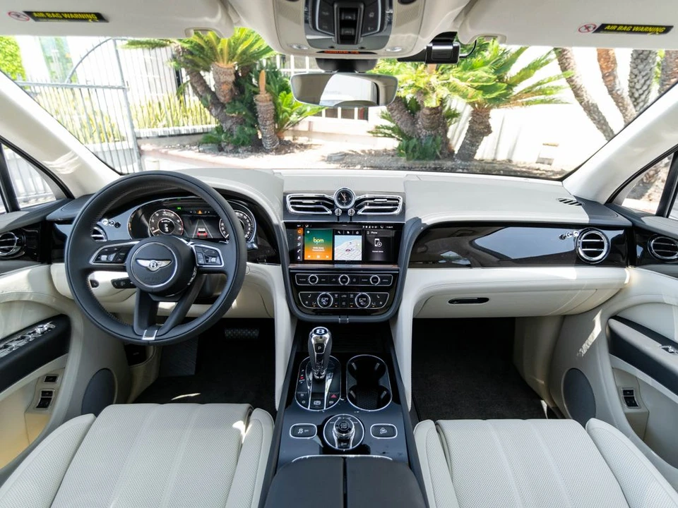 2026 Bentley Bentayga - Image 4 of 31