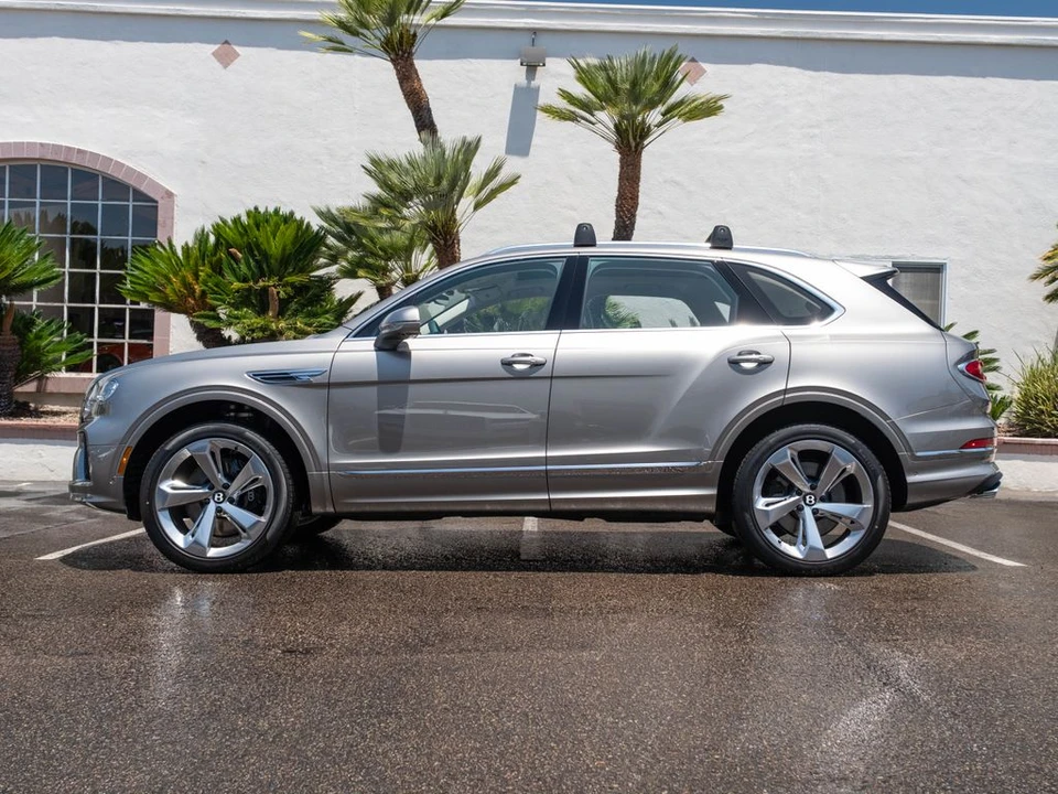 2026 Bentley Bentayga - Image 5 of 31