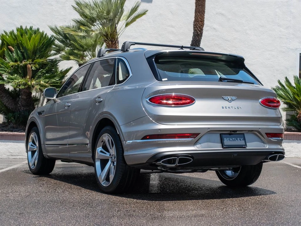 2026 Bentley Bentayga - Image 3 of 31