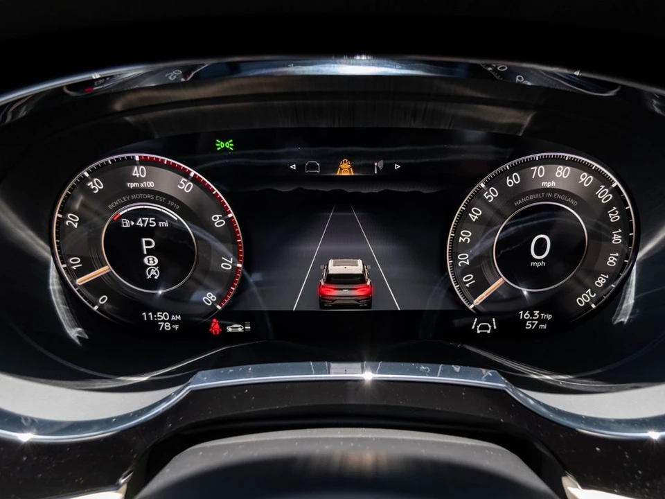 2026 Bentley Bentayga - Image 7 of 31