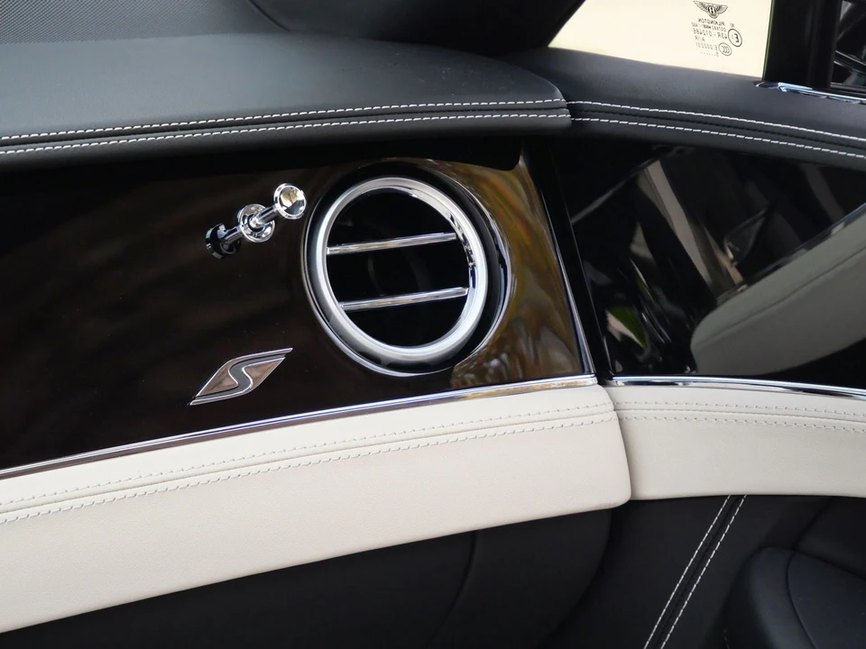 2026 Bentley Continental GTC - Image 20 of 25