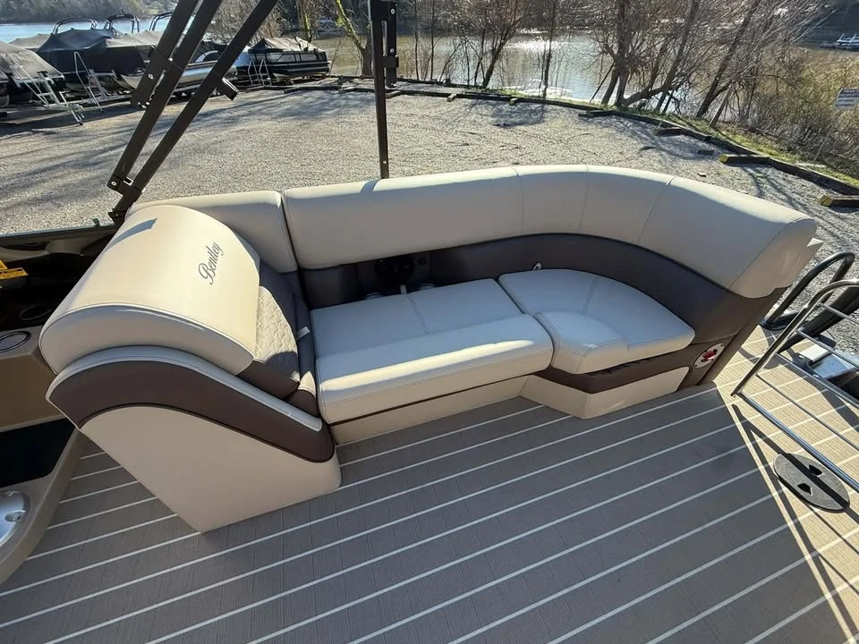 2026 Bentley - Image 17 of 19