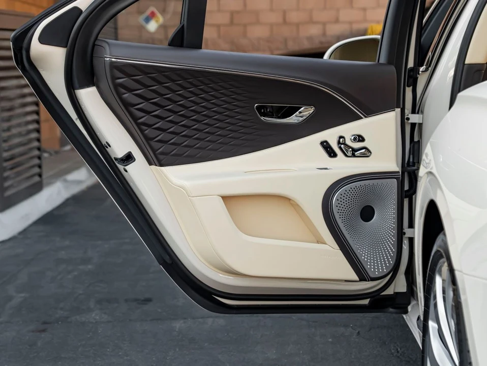 2026 Bentley Continental - Image 25 of 31