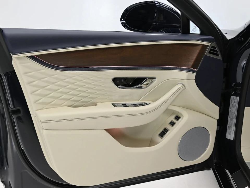 2026 Bentley Continental Flying Spur - Image 30 of 31